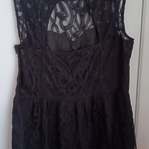 BLACK LACE DRESS - Picture 2 of 3